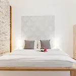 Glamorous design apt on riverside